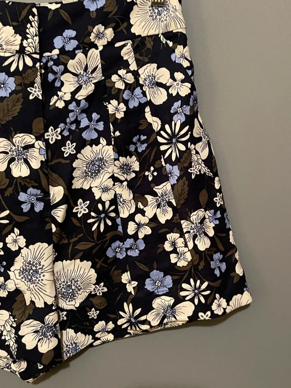 Veronica Beard Babine Navy‎ Floral Pleated Shorts Size 2 NWT $328 Retail